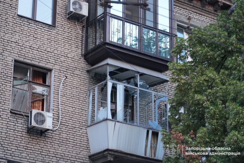 Окупанти атакували Запоріжжя «шахедами»: в місті є постраждалі (фото)