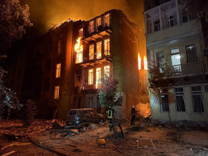 Окупанти вночі атакували Суми, Харків та Одесу: є постраждалі, в місцях «прильотів» виникли пожежі (фото, відео)