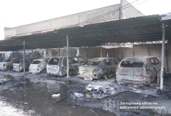 Щонайменше 9 ворожих БпЛА атакували Запоріжжя: вибиті вікна в будинках, виникли пожежі