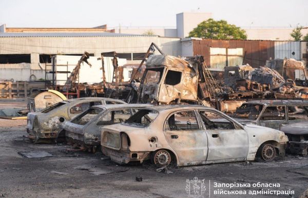 Щонайменше 9 ворожих БпЛА атакували Запоріжжя: вибиті вікна в будинках, виникли пожежі