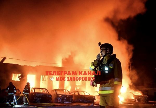 Щонайменше 9 ворожих БпЛА атакували Запоріжжя: вибиті вікна в будинках, виникли пожежі