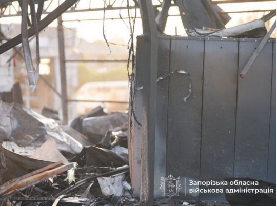 Щонайменше 9 ворожих БпЛА атакували Запоріжжя: вибиті вікна в будинках, виникли пожежі
