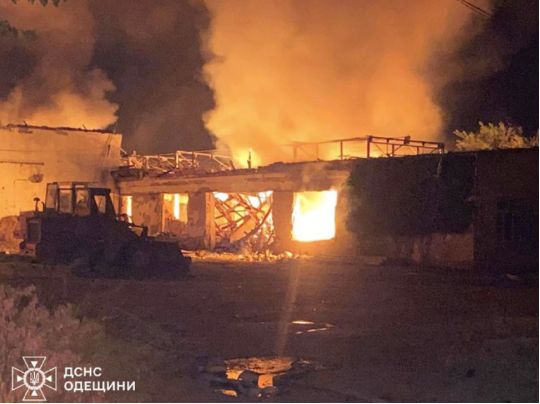 Ворог вночі атакував Одещину: пошкоджене підприємство
