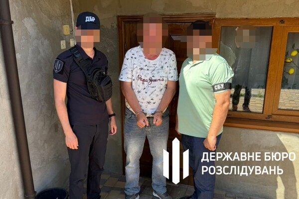 Семь тысяч долларов за избежание службы: в Одесской области разоблачили правоохранителей и чиновника ТЦК