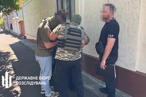 Семь тысяч долларов за избежание службы: в Одесской области разоблачили правоохранителей и чиновника ТЦК