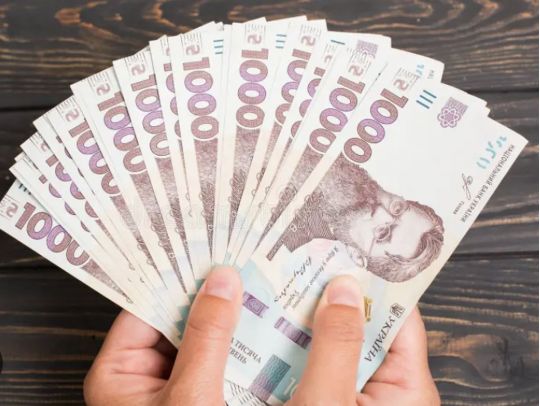 Українцям готують нову мінімалку та пенсії: які суми обіцяють у Кабміні