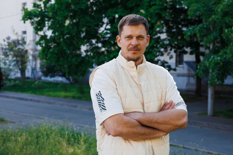 «Після прильоту „Шахеда“ в наш дім, ходимо до укриття»: відомий актор Андрій Ісаєнко про випробування під час великої війни